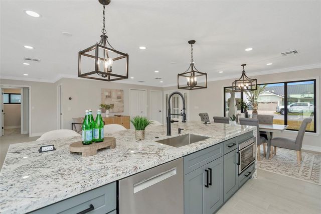 825 116TH AVENUE, Treasure Island, FL 33706