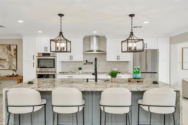 825 116TH AVENUE, Treasure Island, FL 33706