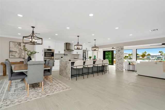 825 116TH AVENUE, Treasure Island, FL 33706