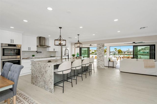 825 116TH AVENUE, Treasure Island, FL 33706