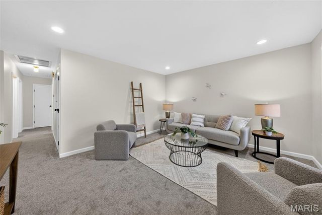 19 Estes Parkway, St Louis, MO 63125