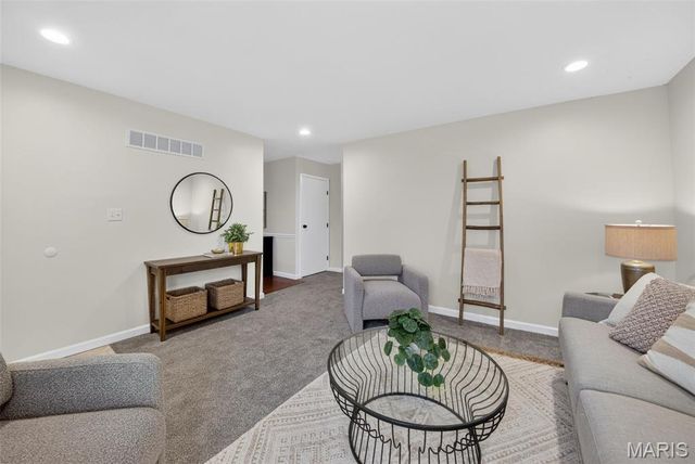 19 Estes Parkway, St Louis, MO 63125