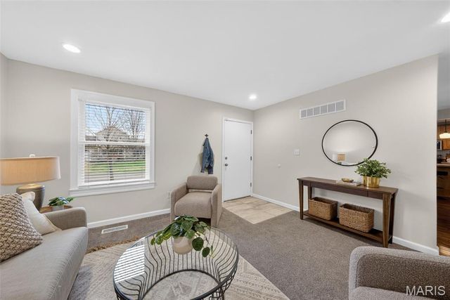 19 Estes Parkway, St Louis, MO 63125