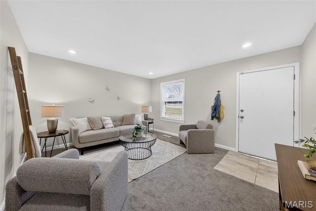 19 Estes Parkway, St Louis, MO 63125