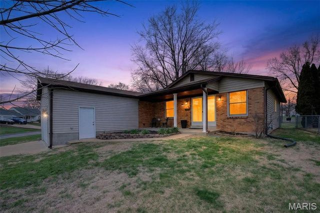 19 Estes Parkway, St Louis, MO 63125