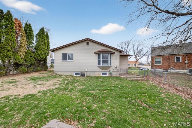 19 Estes Parkway, St Louis, MO 63125