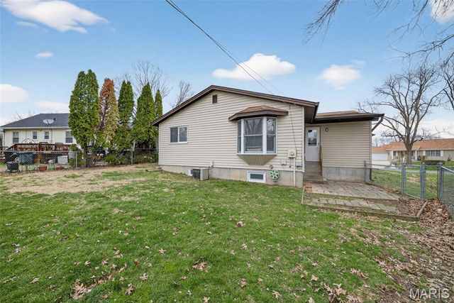 19 Estes Parkway, St Louis, MO 63125