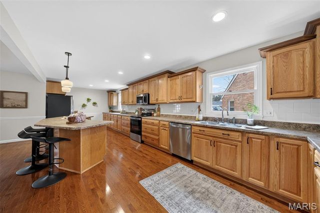 19 Estes Parkway, St Louis, MO 63125