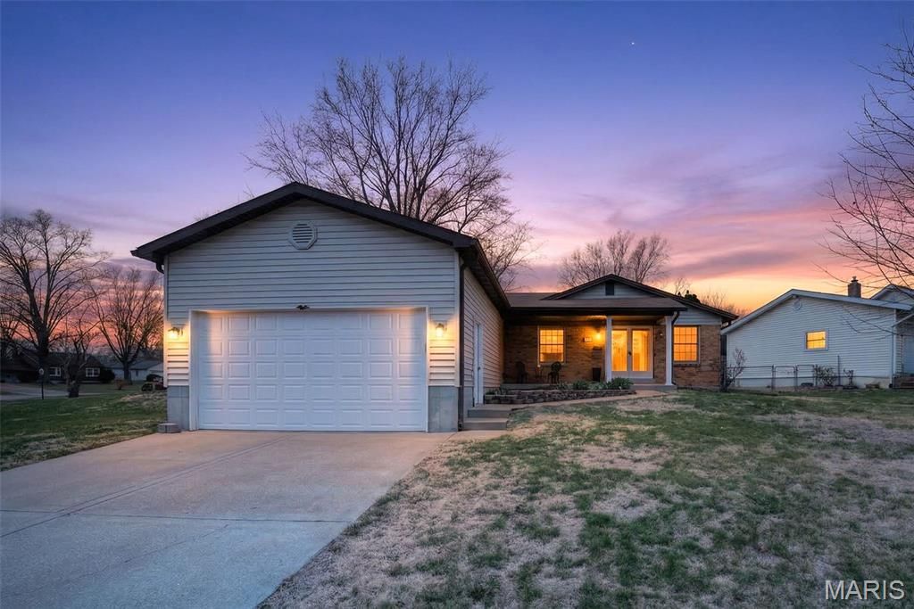 19 Estes Parkway, St Louis, MO 63125