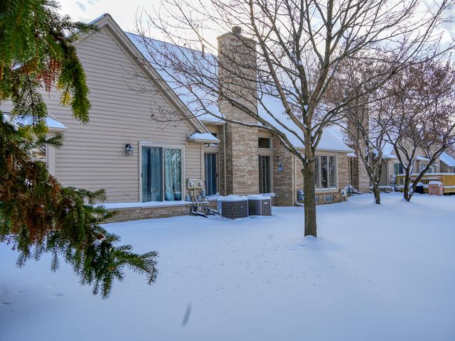 16767 W Cobblestone West Boulevard, Macomb Twp, MI 48042