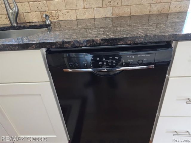 26574 Collingwood Street, Roseville, MI 48066