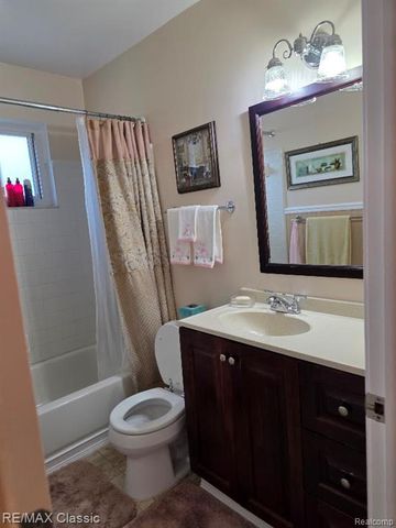 26574 Collingwood Street, Roseville, MI 48066