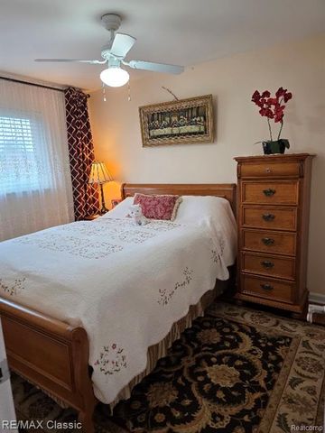 26574 Collingwood Street, Roseville, MI 48066