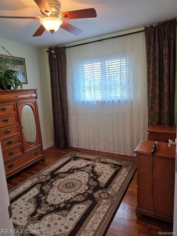 26574 Collingwood Street, Roseville, MI 48066