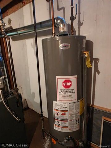 26574 Collingwood Street, Roseville, MI 48066