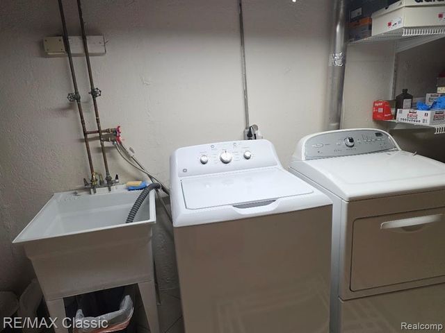 26574 Collingwood Street, Roseville, MI 48066