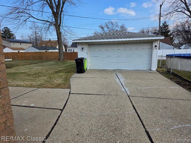 26574 Collingwood Street, Roseville, MI 48066