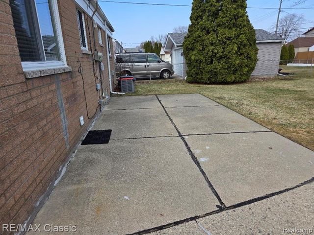 26574 Collingwood Street, Roseville, MI 48066