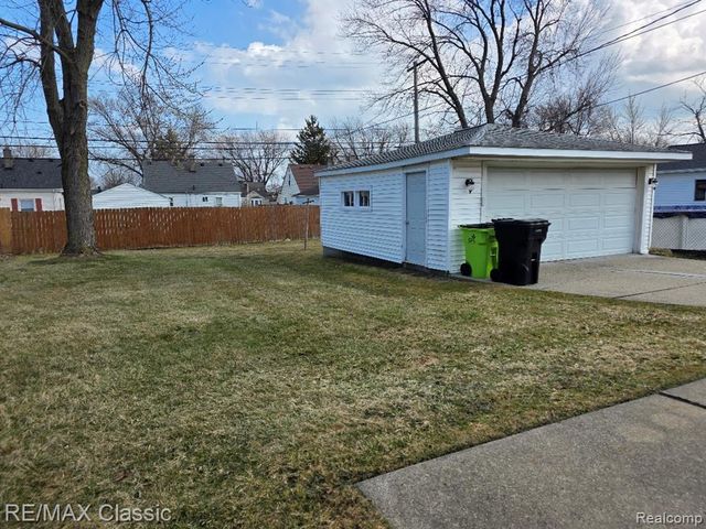 26574 Collingwood Street, Roseville, MI 48066