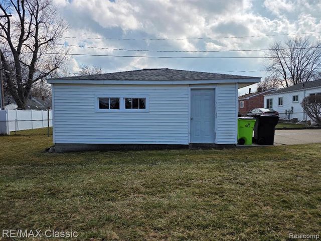 26574 Collingwood Street, Roseville, MI 48066