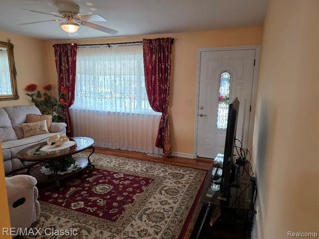 26574 Collingwood Street, Roseville, MI 48066