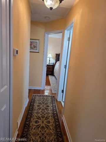 26574 Collingwood Street, Roseville, MI 48066