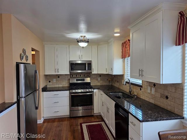 26574 Collingwood Street, Roseville, MI 48066