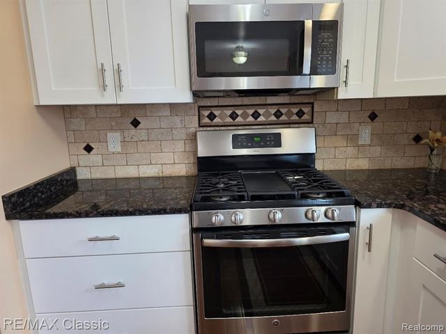 26574 Collingwood Street, Roseville, MI 48066