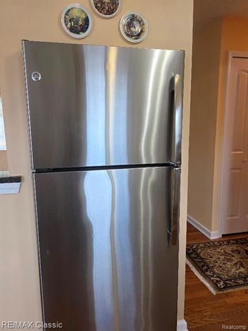 26574 Collingwood Street, Roseville, MI 48066