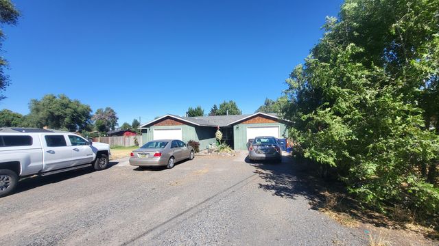2926 SW 23rd Street, Redmond, OR 97756