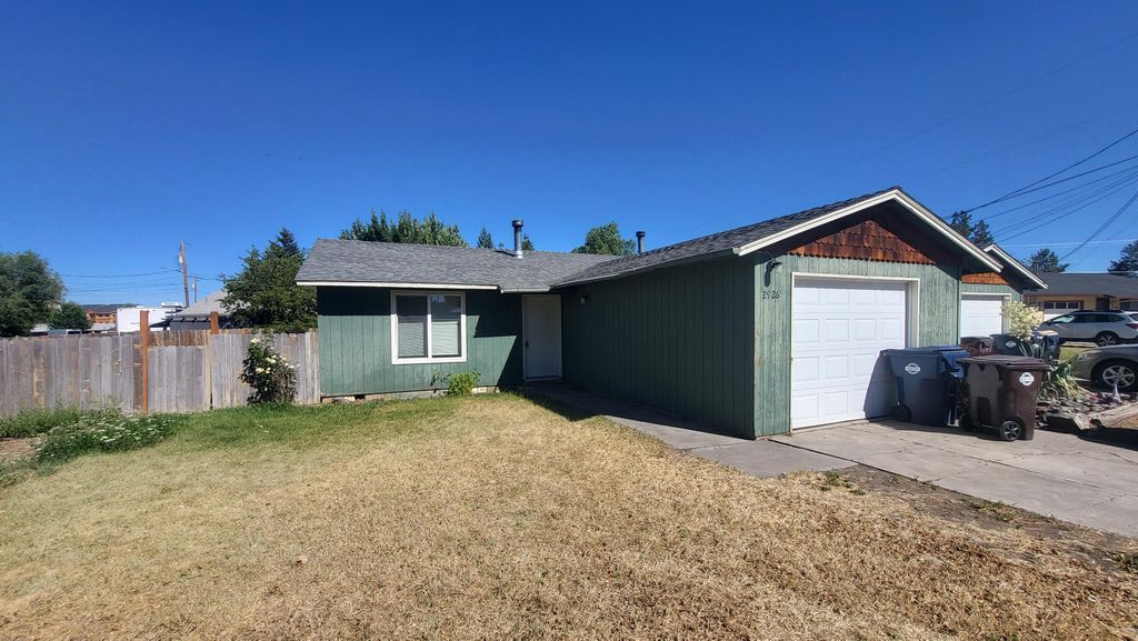 2926 SW 23rd Street, Redmond, OR 97756