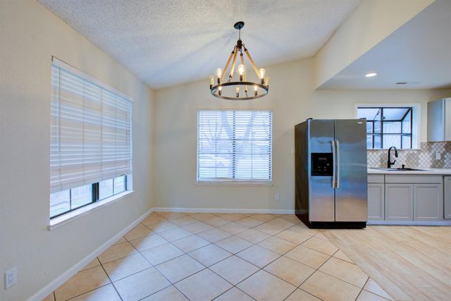 411 N santa monica, Los Banos, CA 93635