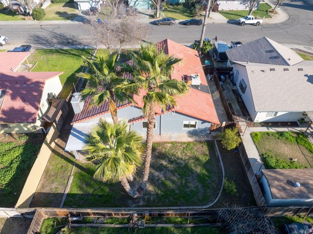 411 N santa monica, Los Banos, CA 93635