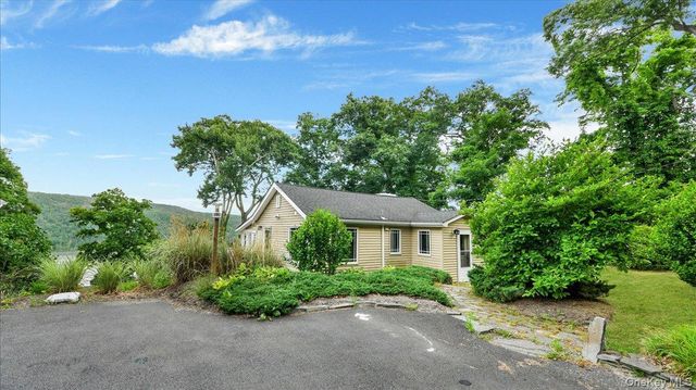 6 Deer Trail N, Greenwood Lake, NY 10925