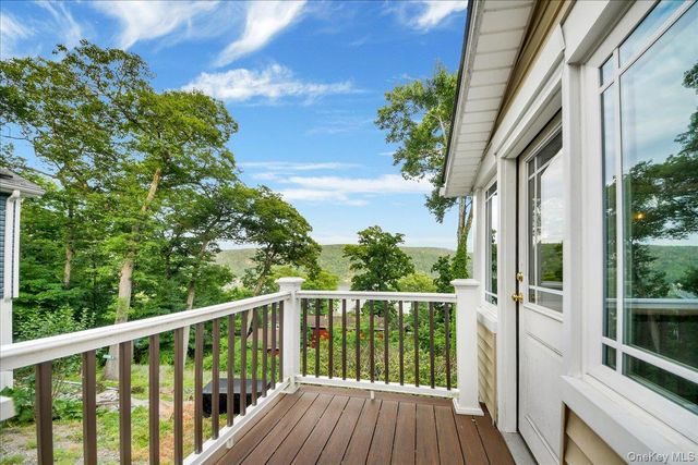 6 Deer Trail N, Greenwood Lake, NY 10925
