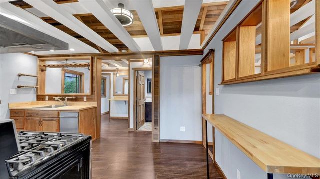 6 Deer Trail N, Greenwood Lake, NY 10925