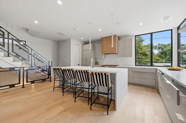1403 Barton Hills DR 2, Austin, TX 78704