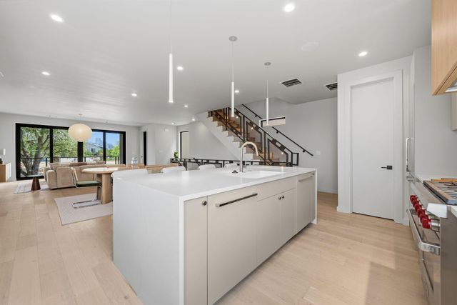 1403 Barton Hills DR 2, Austin, TX 78704