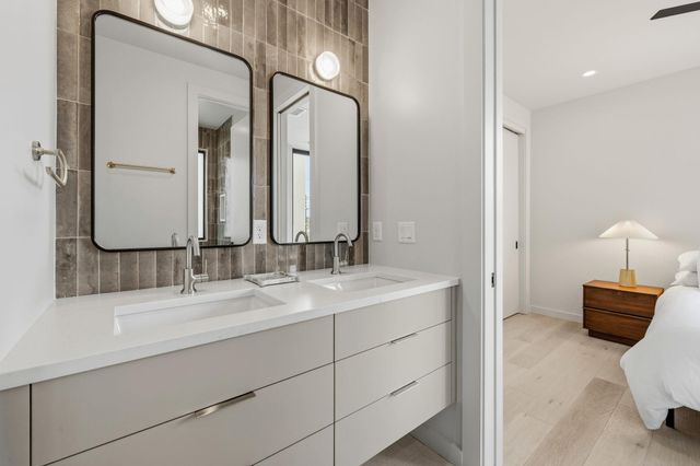 1403 Barton Hills DR 2, Austin, TX 78704