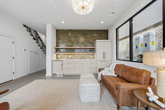 1403 Barton Hills DR 2, Austin, TX 78704