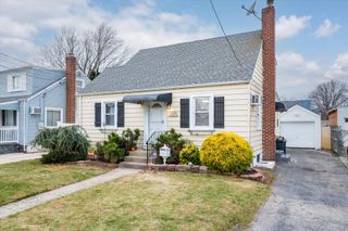 20 Kenneth Avenue, Bellmore, NY 11710