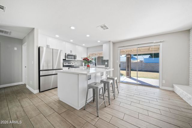 3651 W AIRE LIBRE Avenue, Phoenix, AZ 85053