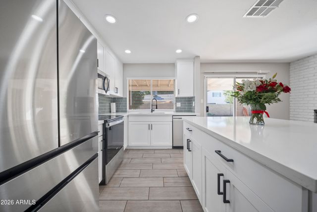 3651 W AIRE LIBRE Avenue, Phoenix, AZ 85053