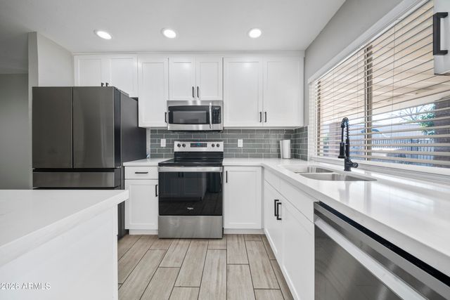 3651 W AIRE LIBRE Avenue, Phoenix, AZ 85053