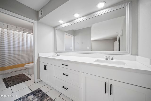 3651 W AIRE LIBRE Avenue, Phoenix, AZ 85053