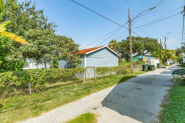 4417 Avenue R, Galveston, TX 77550