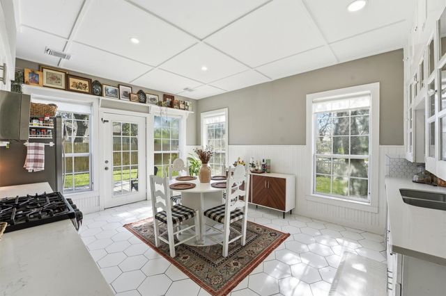 1215 Main Street, Richmond, TX 77469