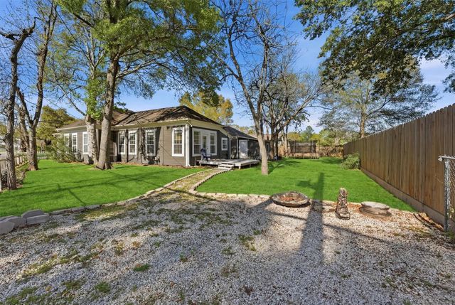 1215 Main Street, Richmond, TX 77469