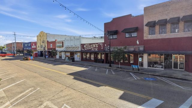 1215 Main Street, Richmond, TX 77469