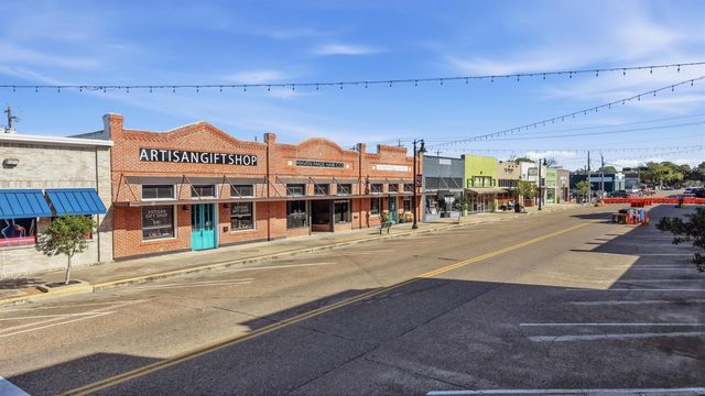 1215 Main Street, Richmond, TX 77469